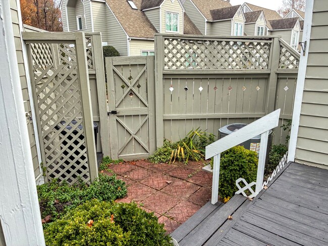 Building Photo - Recently Remodeled 3 bed 3 bath in Tuckahoe!