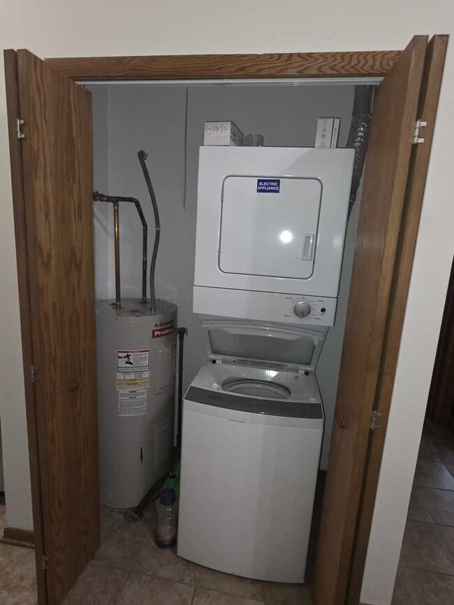 Building Photo - 9950 Treetop Dr