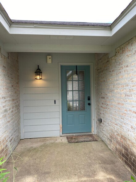 Building Photo - 68 Chauvin Dr