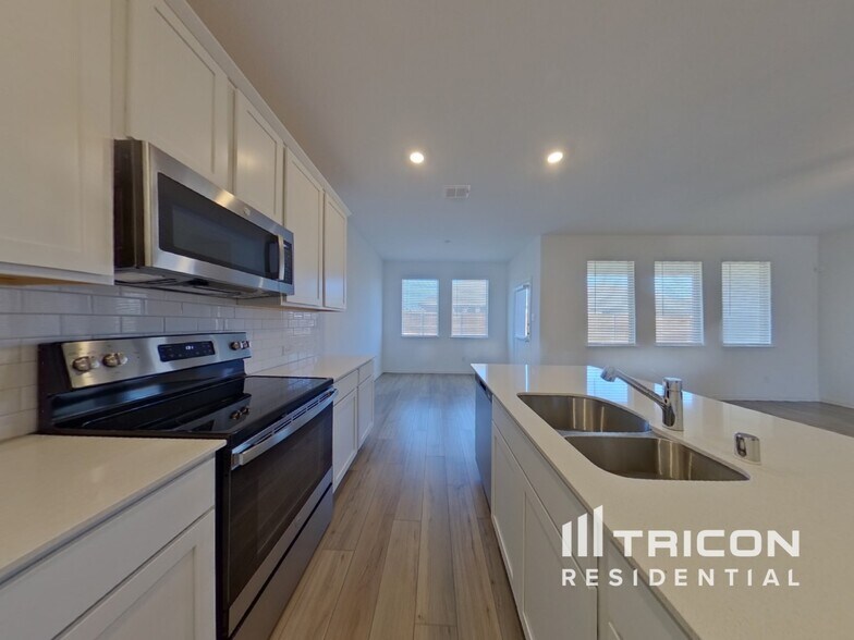 Building Photo - 509 Macdonald Wy