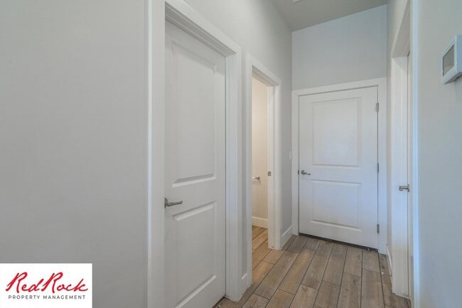 Building Photo - Beautiful 4 Bedroom Home