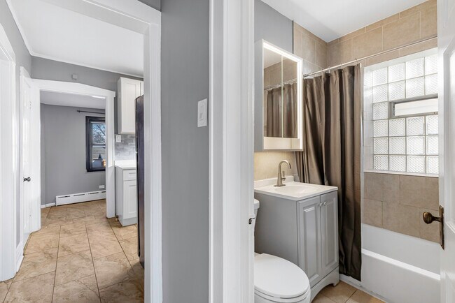 Building Photo - 5761 N Elston Ave