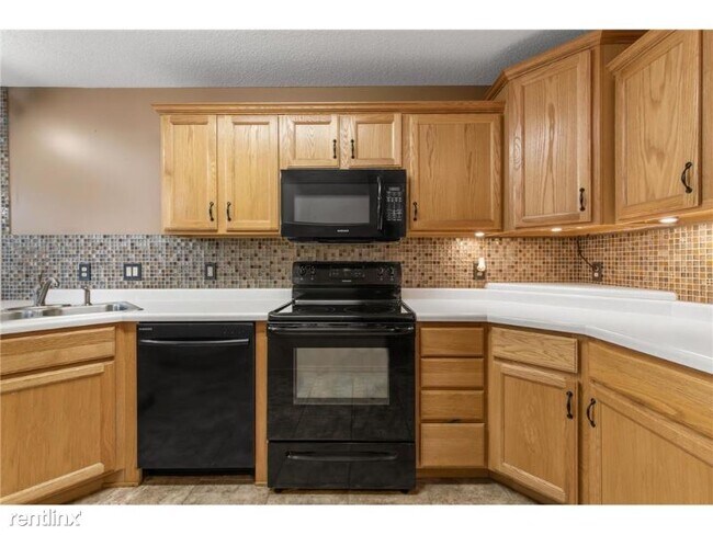 Building Photo - 2 br, 2 bath Townhome - 2056 Willow Cir