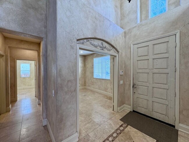 Building Photo - FOR LEASE: Stunning expansive 3 Bedroom Re...