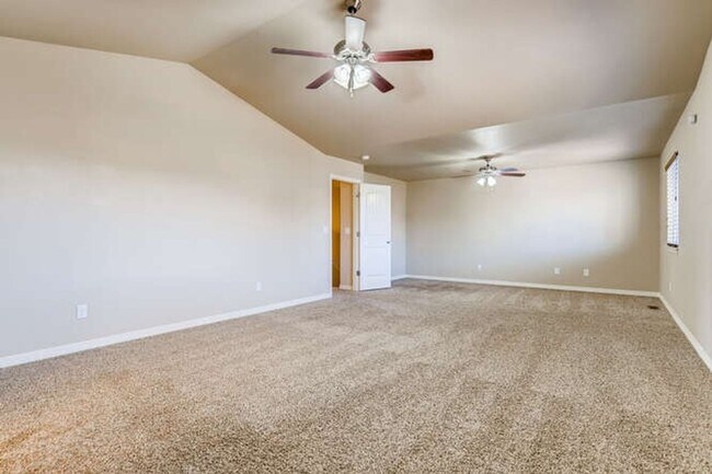 Building Photo - Evolve Real Estate: Available November 1 U...