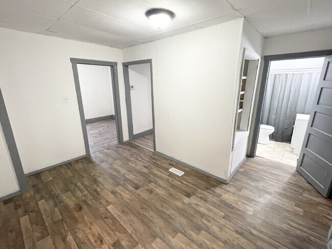 Building Photo - 4 Bedroom Home with garage/workshop combo (has electricity)