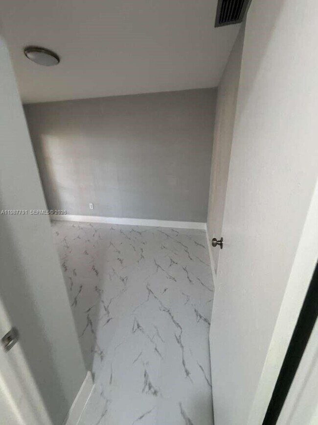 Building Photo - 4030 School Cir