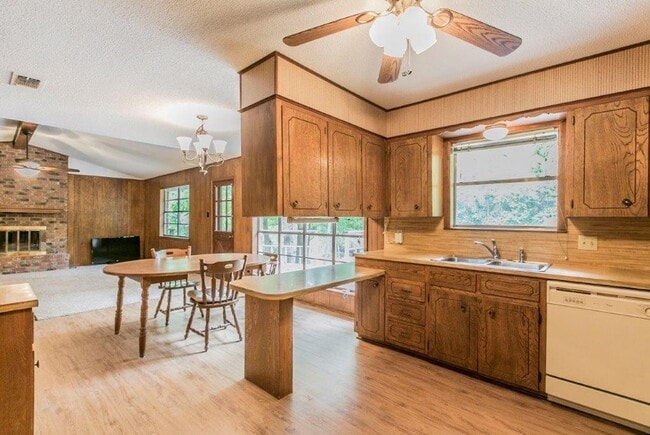 Building Photo - 3 BEDROOM, NORTH BELTON