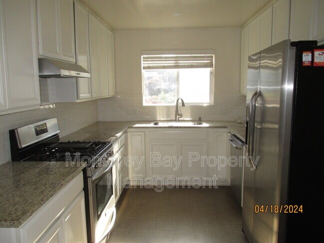 Building Photo - 1589 Soto St