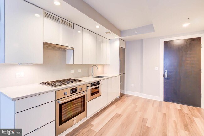 Building Photo - 1311 13th St NW