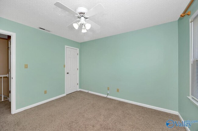 Building Photo - 722 Highland Dr