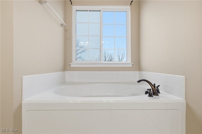 Building Photo - 12120 Edgehill Oval