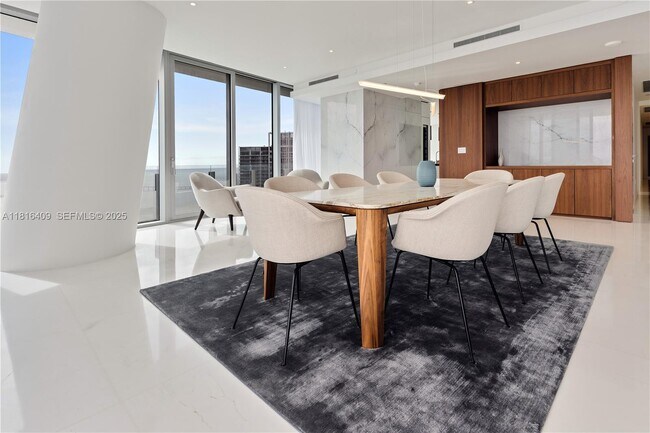 Building Photo - 300 Biscayne Blvd Way