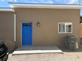 Building Photo - 1707 Espinacitas St