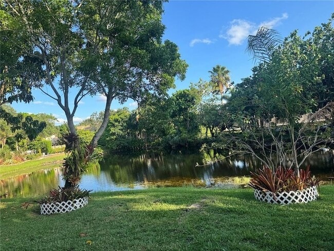 Building Photo - 761 E Coco Plum Cir