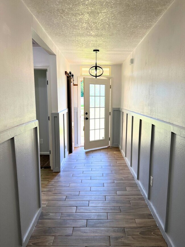 Building Photo - Stylish 4-Bedroom Home with Fenced Yard – ...