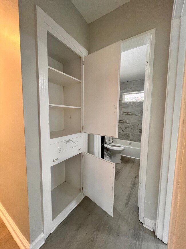 Building Photo - 962 Hanover Dr