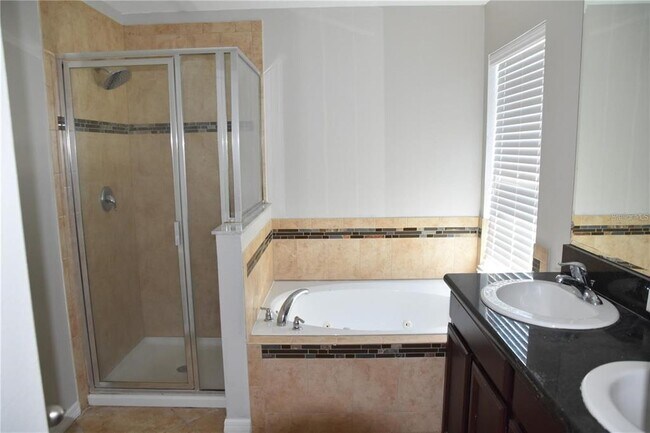 Building Photo - 711 Meadow Glade Dr