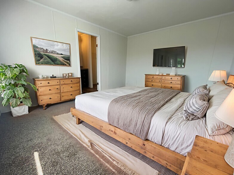 Building Photo - 38044 Johannes Dr