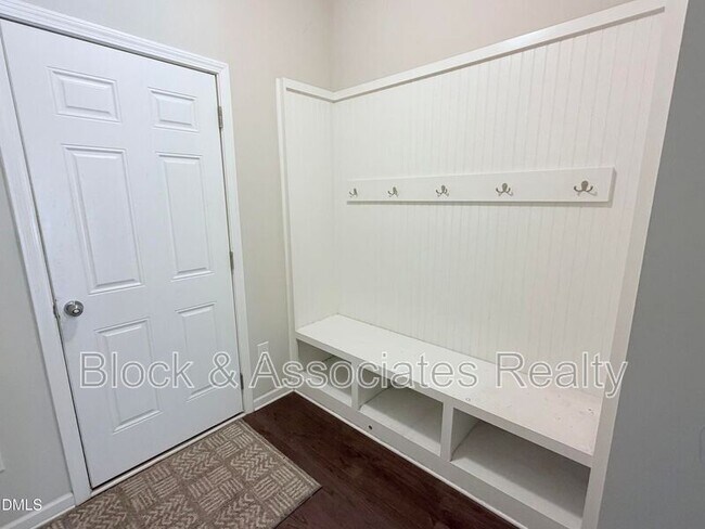 Building Photo - 210 Hamlet Pl