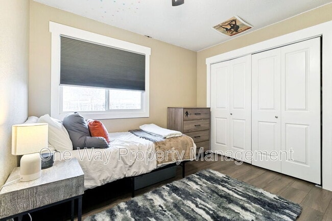 Building Photo - 918 Woodbine Dr