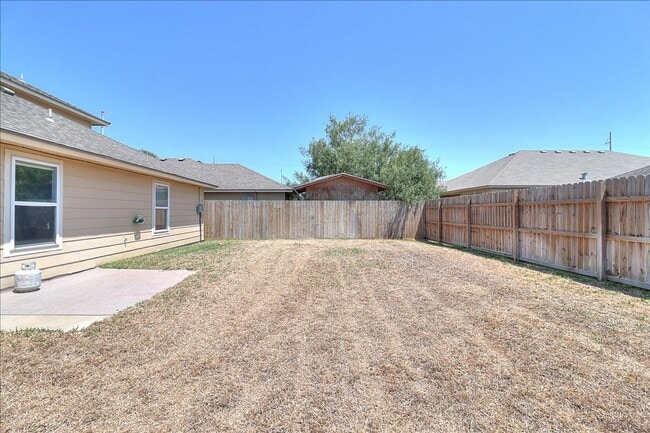 Building Photo - 2110 Encino Dr