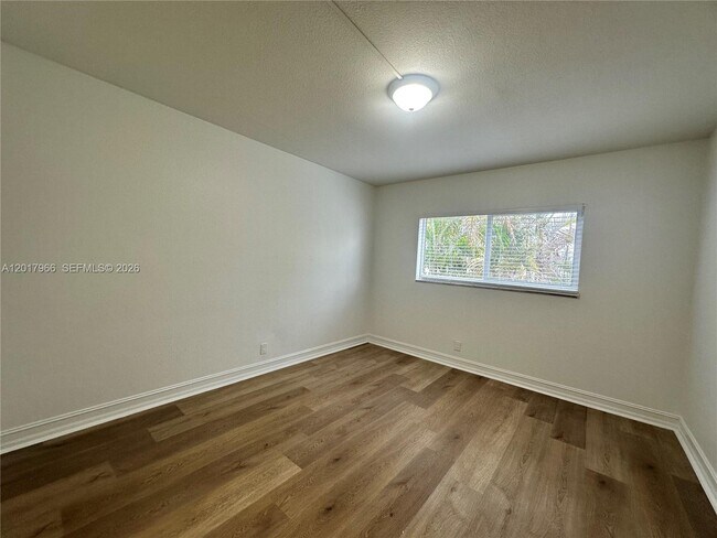 Building Photo - 1400 NE 56th St