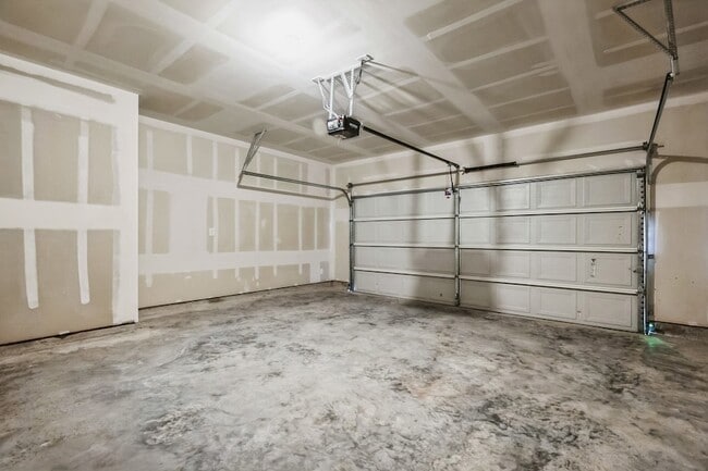 Building Photo - 16523 Pine Arrow Dr