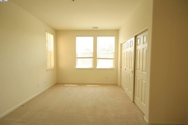 Building Photo - 1516 Whispering Oaks Way