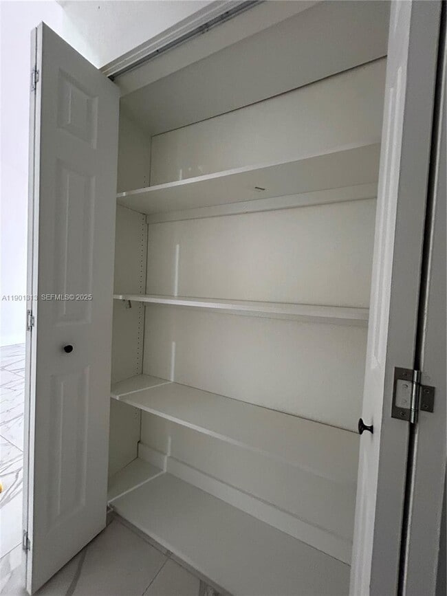 Building Photo - 5214 W 24th Way