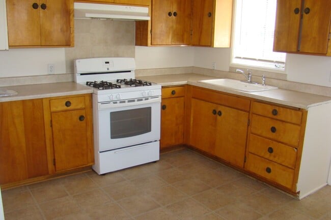 Building Photo - Southside cutie, 2bd/1ba  available June10...