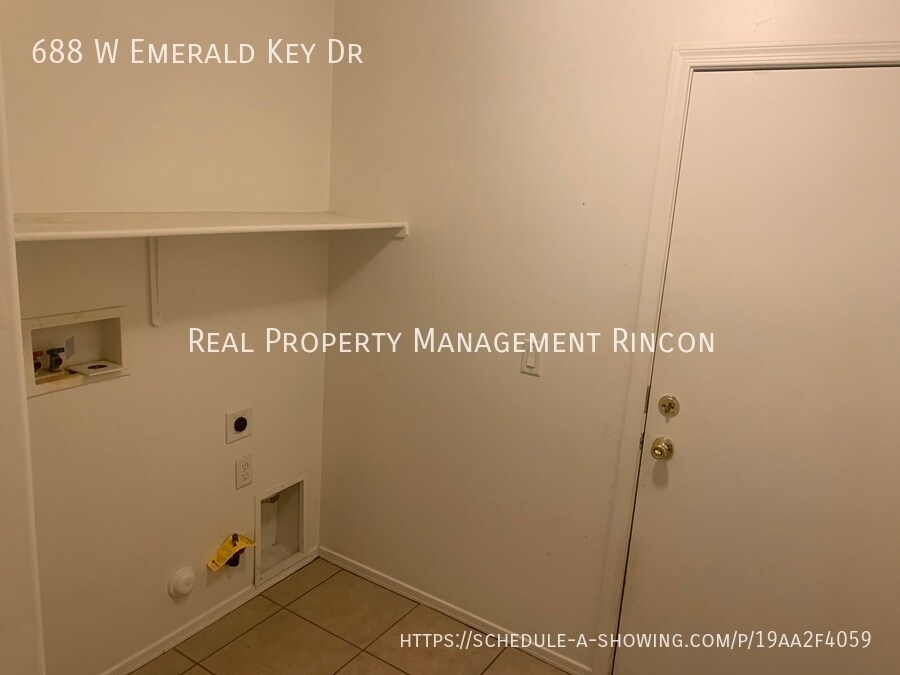 Building Photo - 688 W Emerald Key Dr