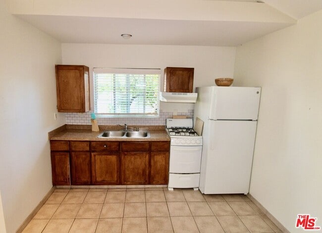 Building Photo - 17614 Bromley St