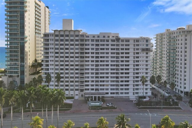 Building Photo - 5005 Collins Ave