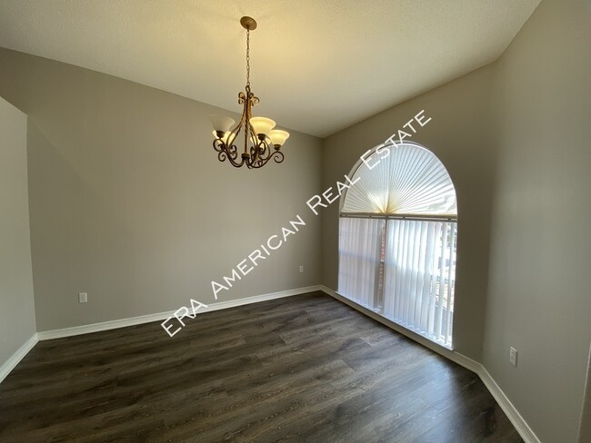 Building Photo - 2110 Bahama Dr
