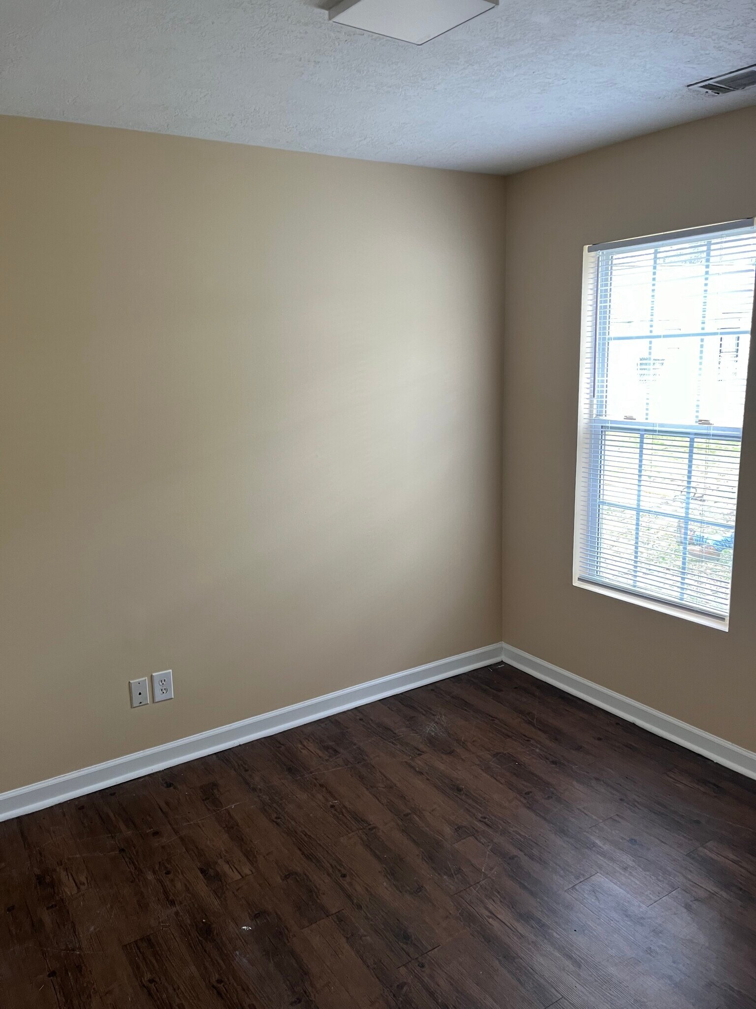 Building Photo - 2707 Landing Loop Dr