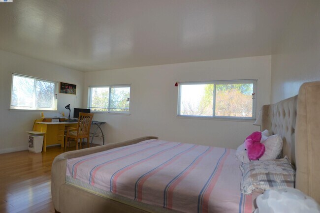 Building Photo - 4652 Wheeler Dr