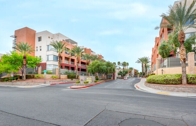Primary Photo - Park Avenue Mid Rise Condo. All HOA Amenities