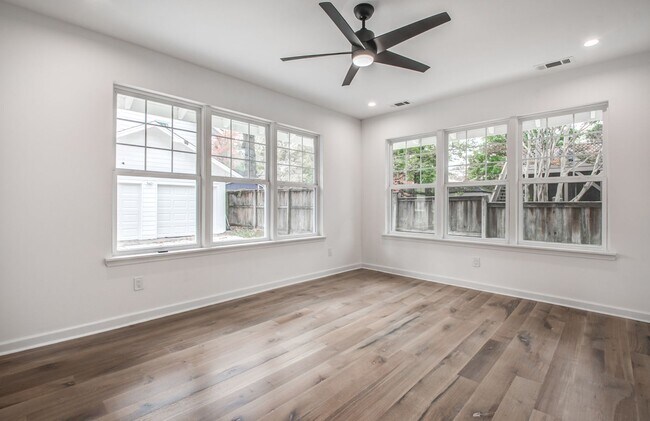 Building Photo - Elegant Midtown Memphis Single-Family Home...