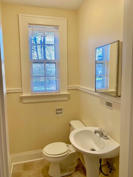Building Photo - 204 Atlantic Christian College Dr W