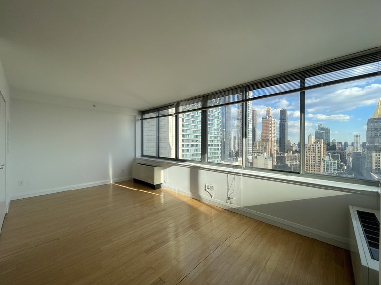 Building Photo - 50 W 30th St