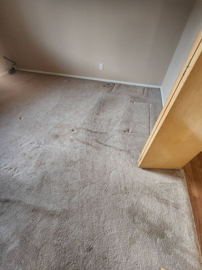 Building Photo - Charming 2-Bedroom Property in Prime Location