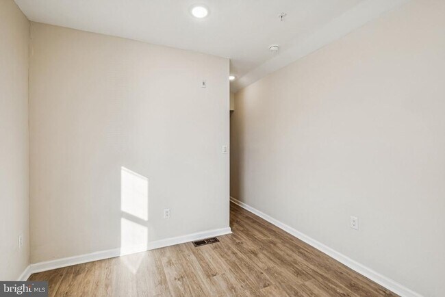 Building Photo - 512 W Norris St