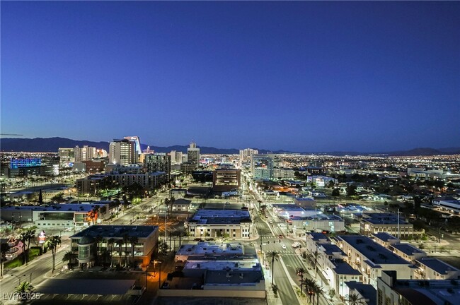 Building Photo - 900 S Las Vegas Blvd