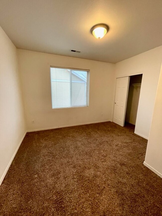 Building Photo - Cozy 3 Bedroom Home in SW Bend!