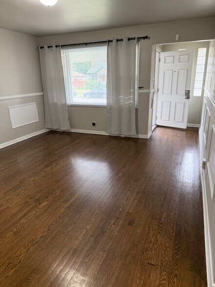Living Room - 3630 Carolina St