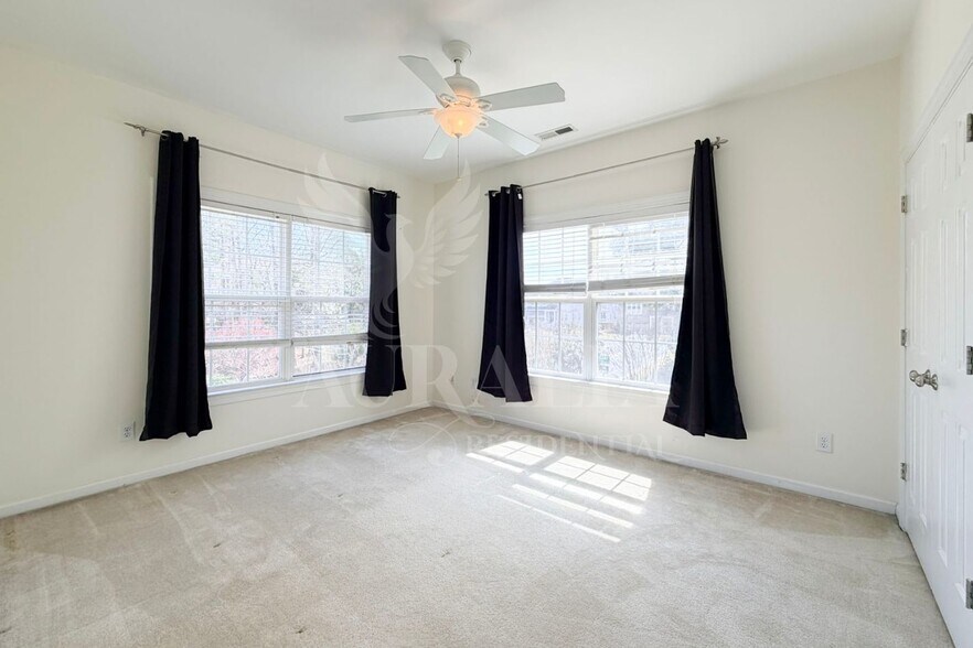 Building Photo - 101 Scotlow Way