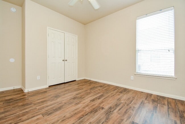 Building Photo - 4310 S Vineyard Mdw Ln