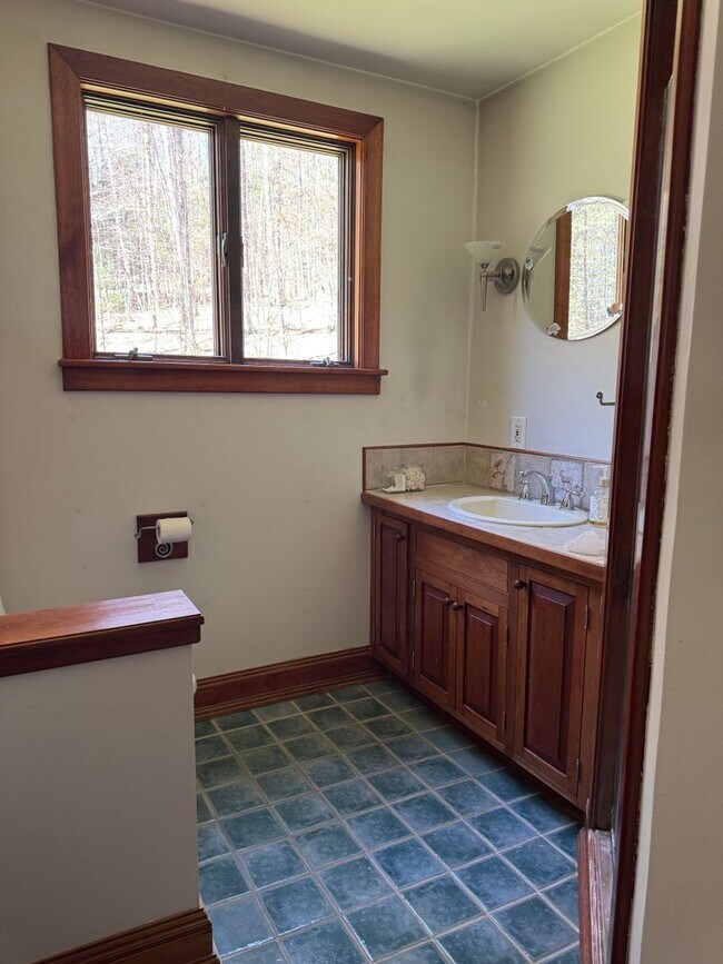 Building Photo - 4-Bedroom 3-Bath House in Quechee