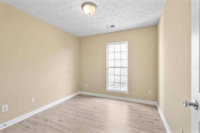 Building Photo - 3 Bedroom Townhome in Stonecrest!